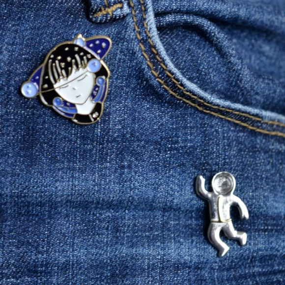 Regulus Meteorite Brooch Set | Iron-Nickel - Astronaut Pin Outer Space Series - Picture 5 of 7